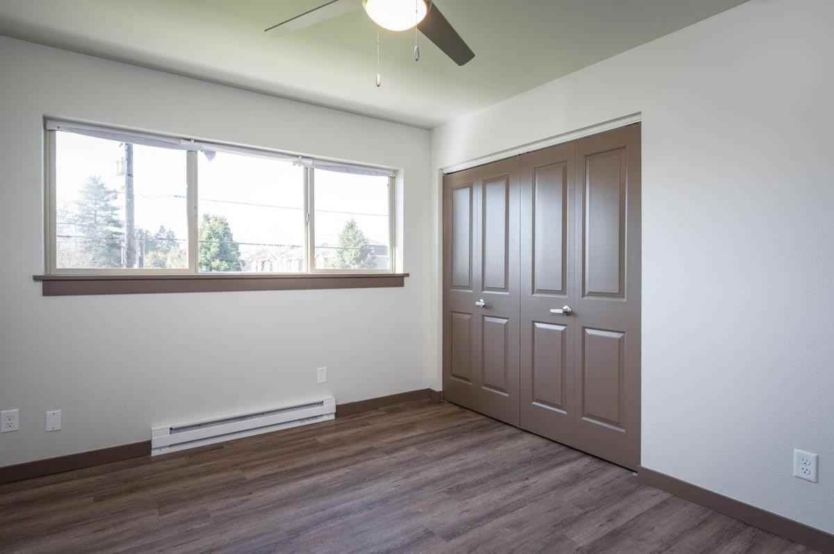 650 Se 162nd Ave - Photo 7 of 20