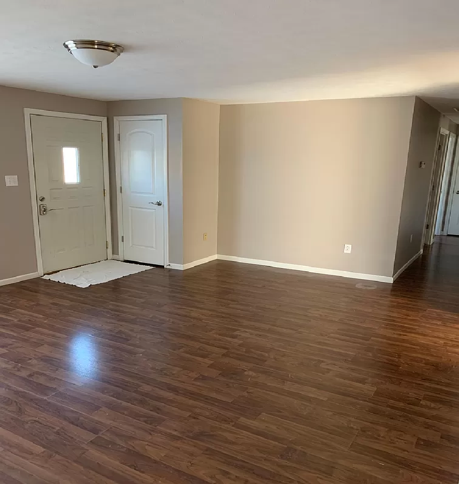 307 E North St - Photo 3 of 11