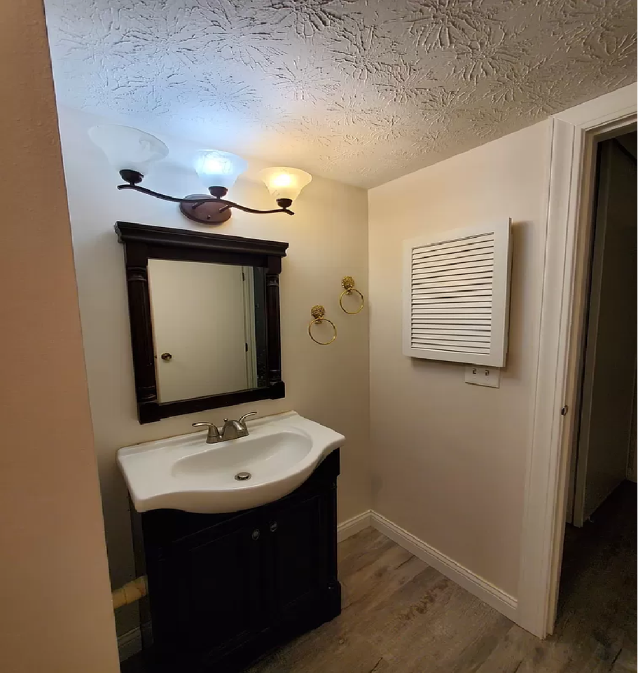 3266 Valley Ln S - Photo 3 of 7