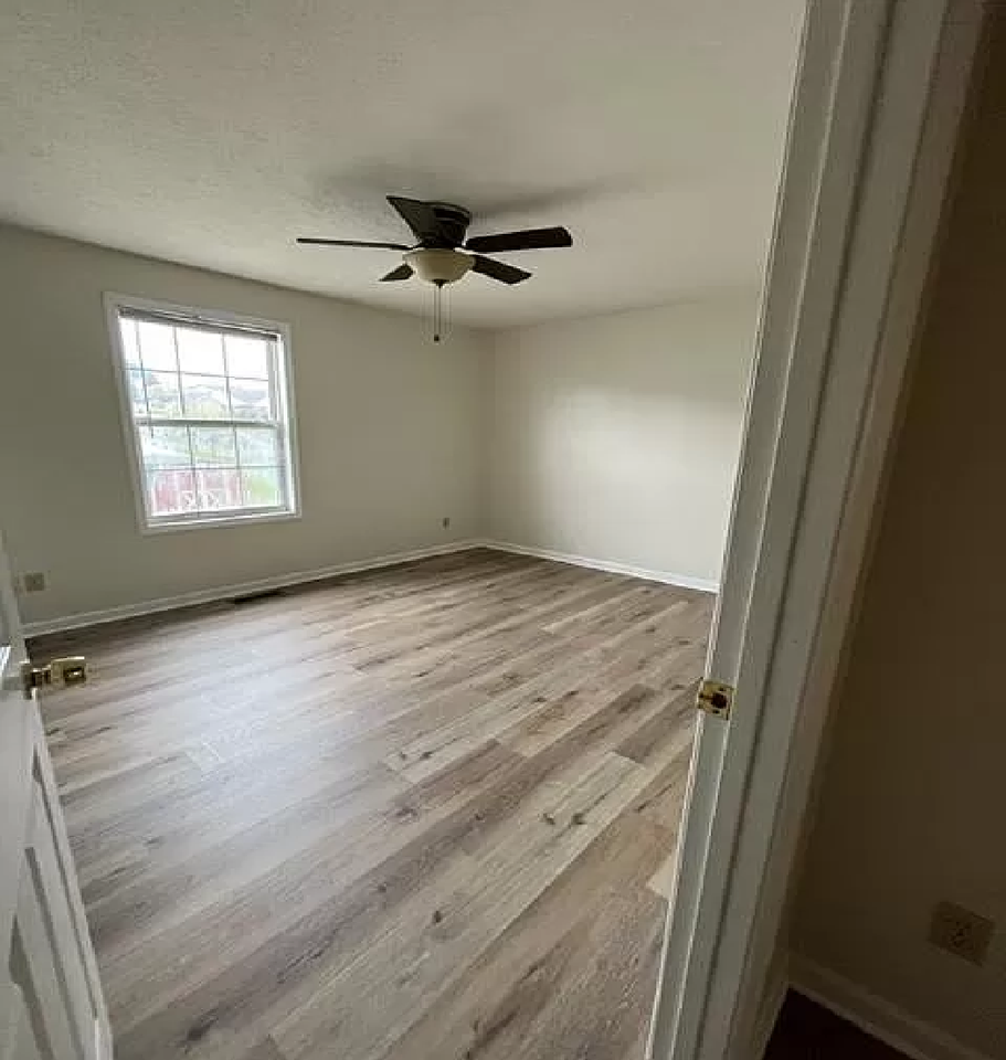 100 Weeping Willow Ln - Photo 2 of 7