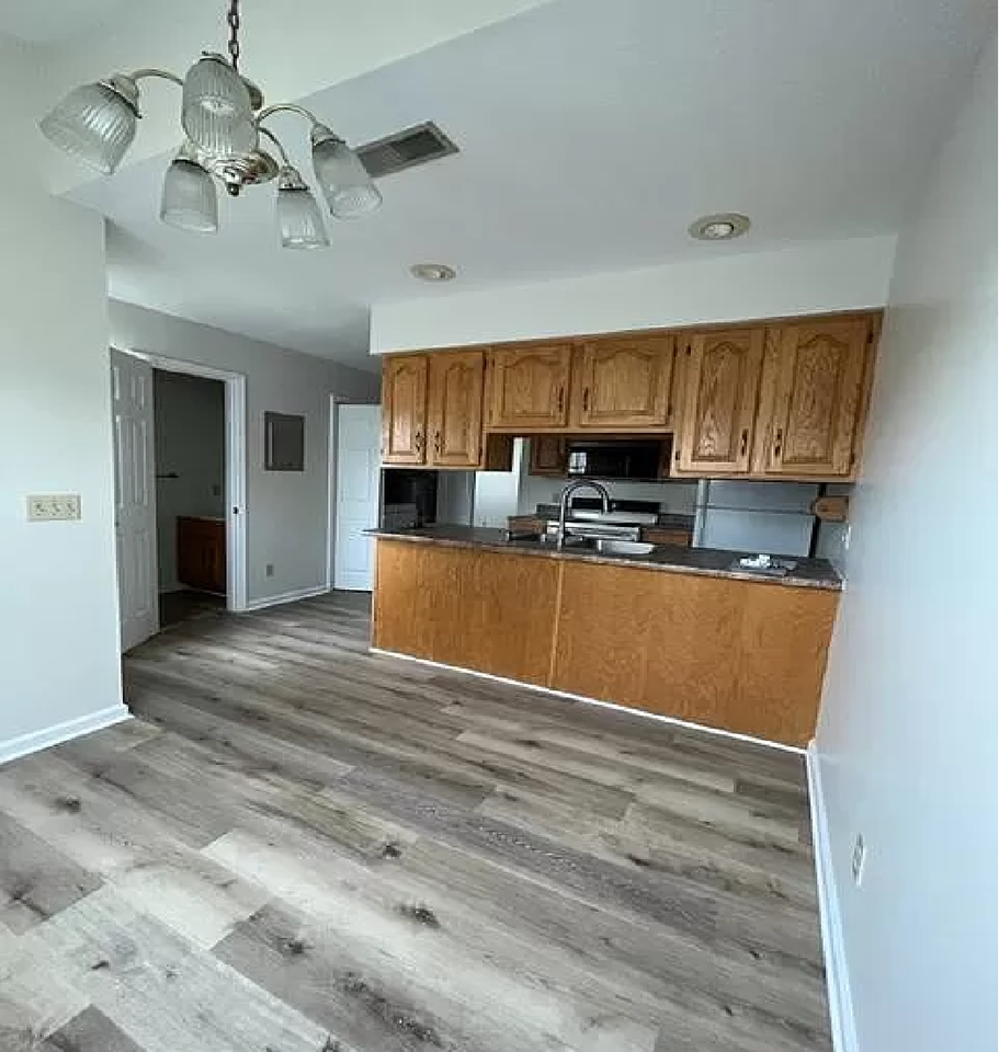 100 Weeping Willow Ln - Photo 3 of 7