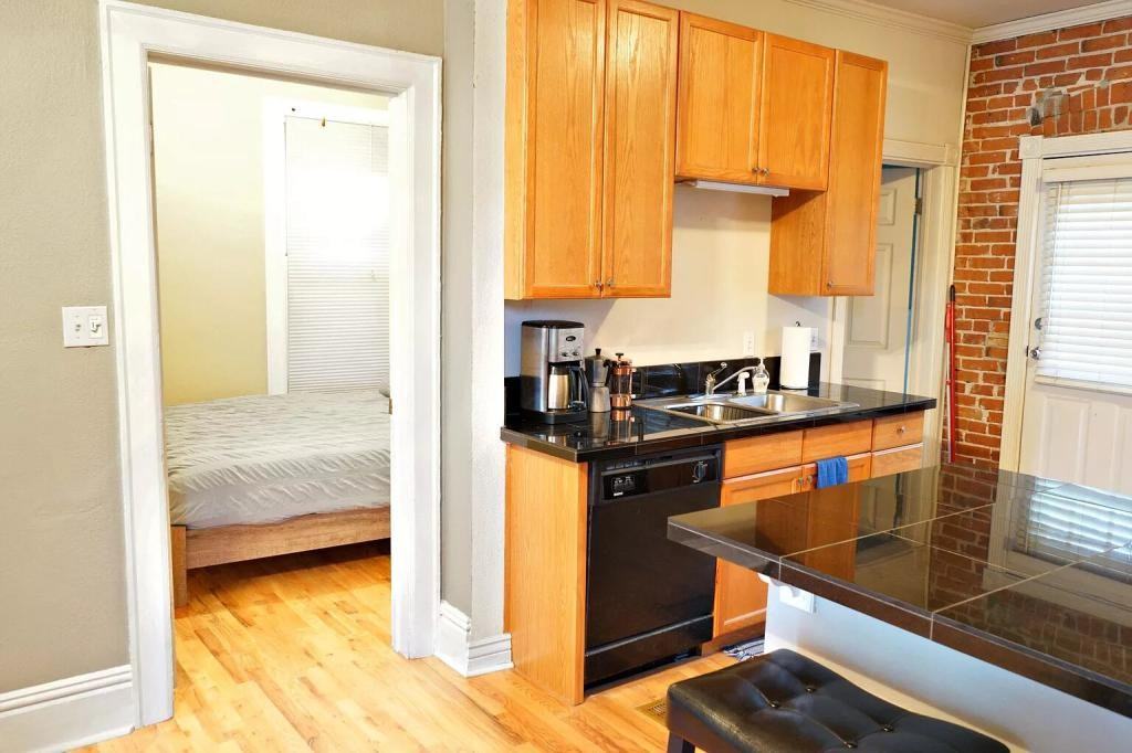 333 Cherokee St - Photo 3 of 8