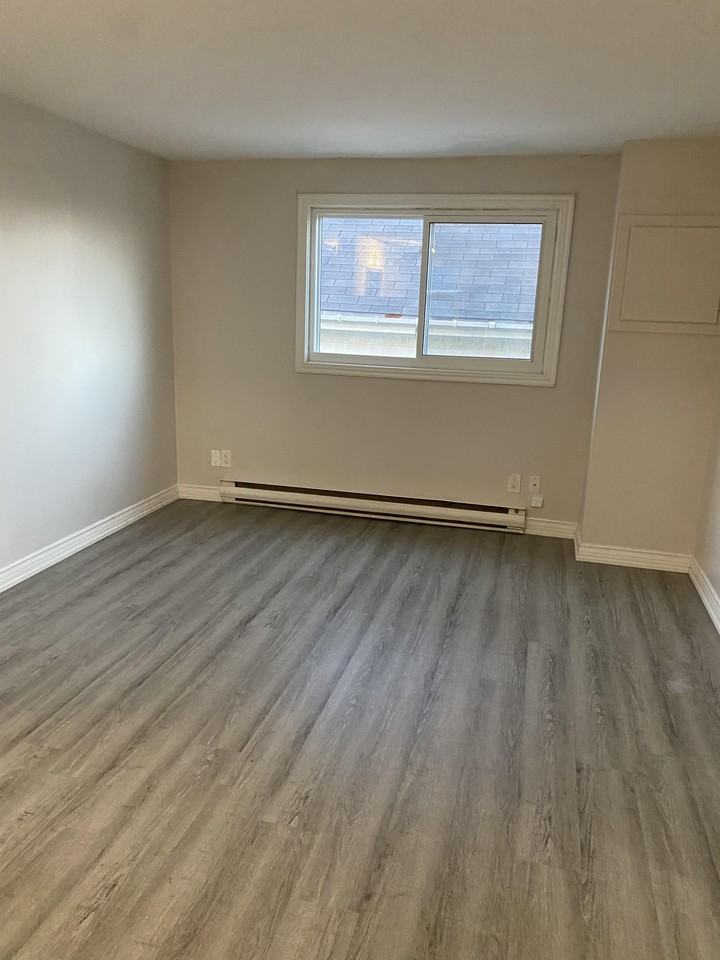 42 Vine Street South #2 - Photo 5 of 19