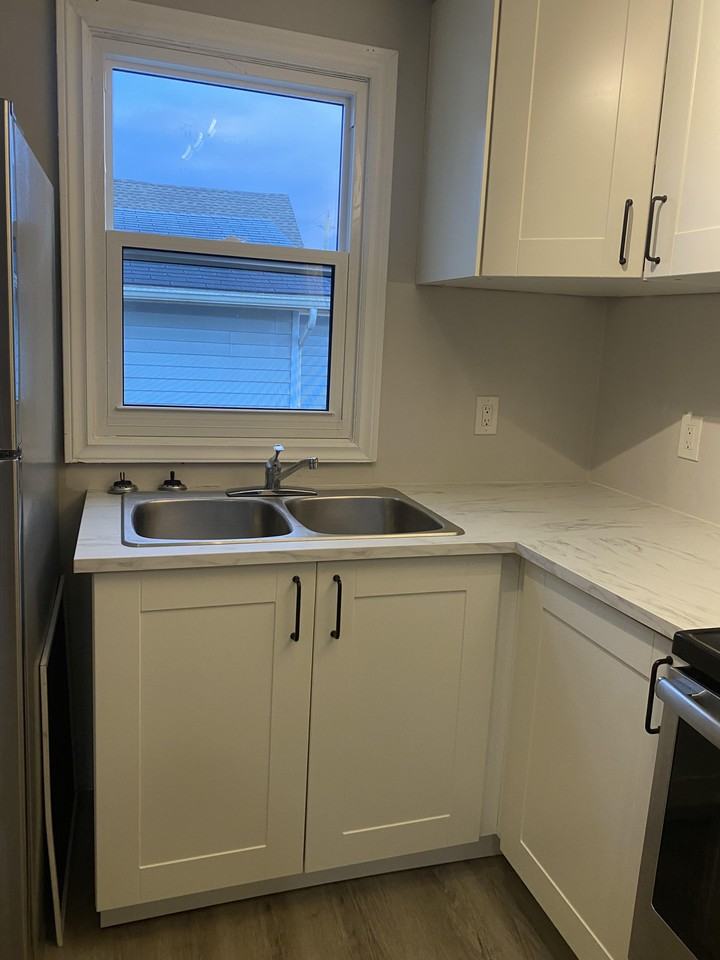 42 Vine Street South #2 - Photo 4 of 19