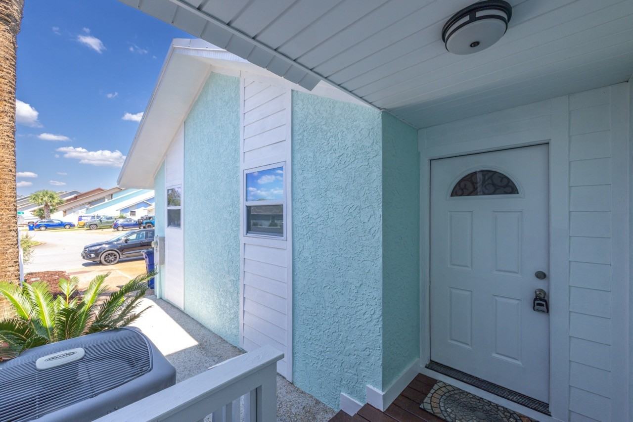 1215 Capri Dr - Photo 3 of 26