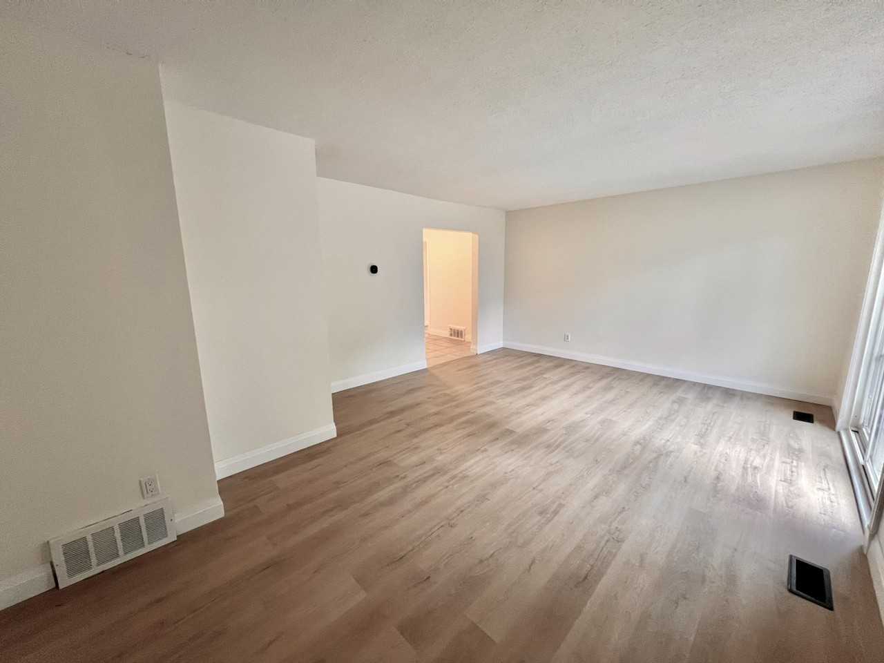 2943 Ahearn Ave - Photo 2 of 13