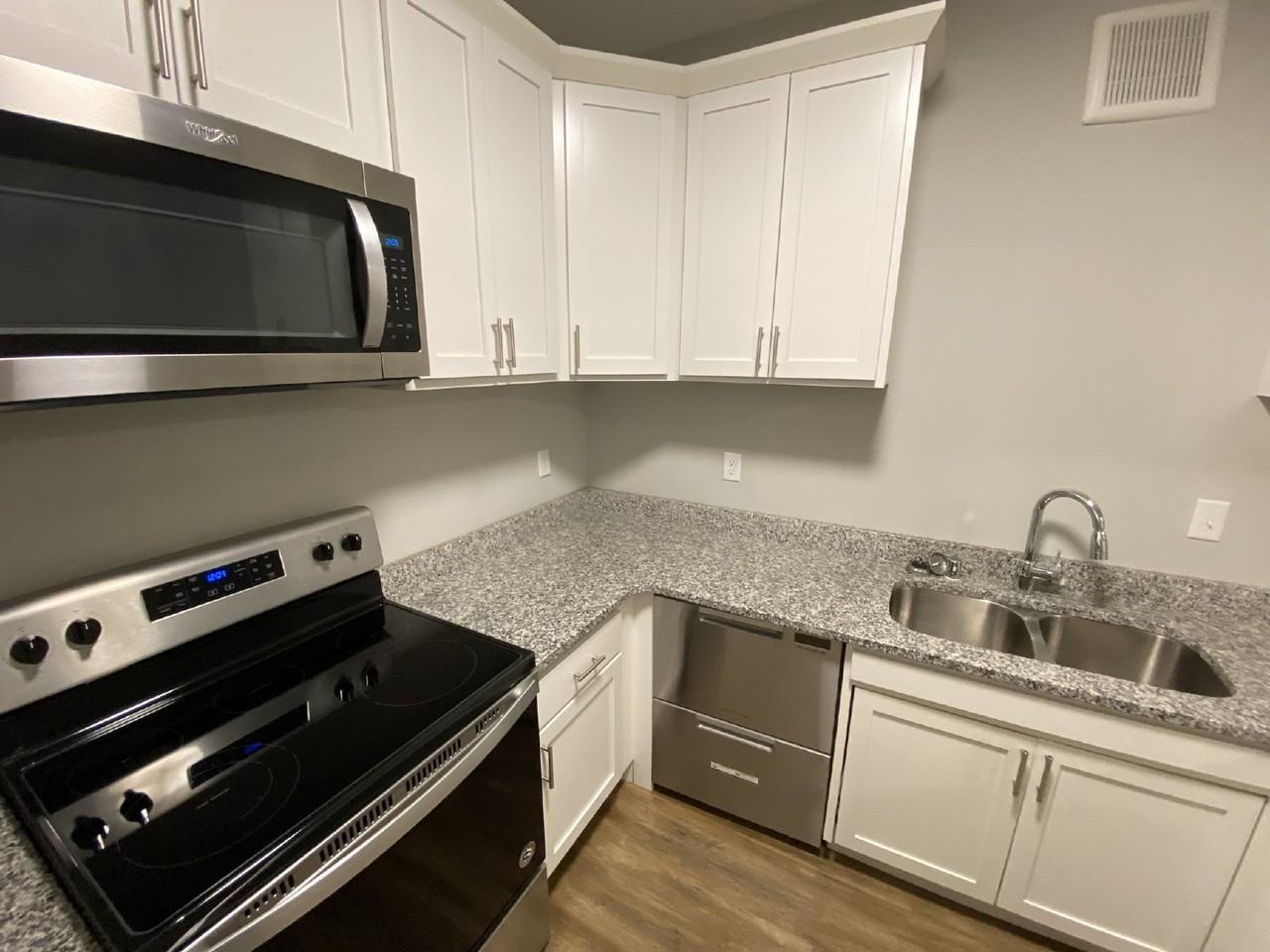 2916 30th Ave S #C - Photo 3 of 18