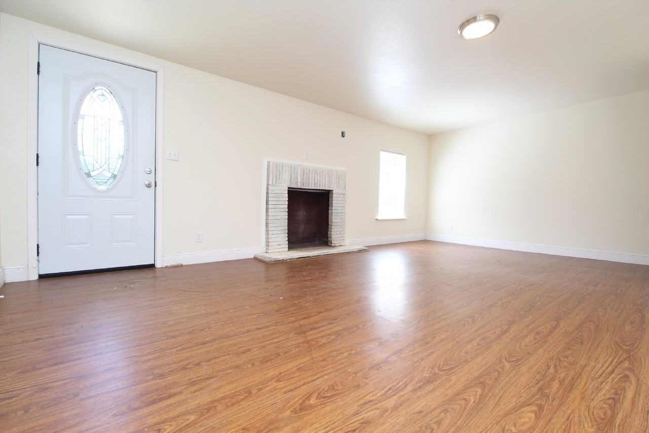 630 Herschel St - Photo 2 of 15