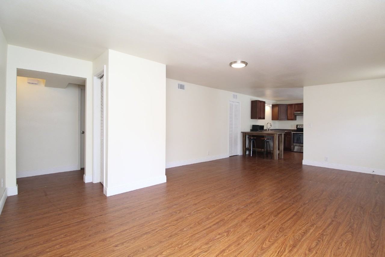 630 Herschel St - Photo 3 of 15