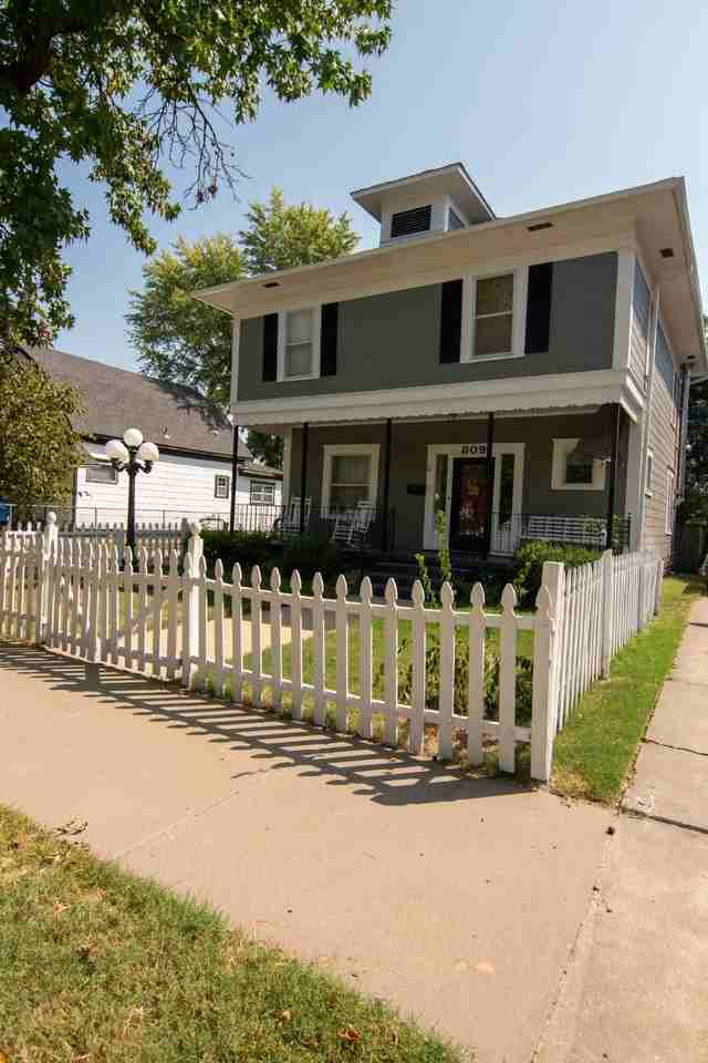 809 Lincoln St - Photo 2 of 50