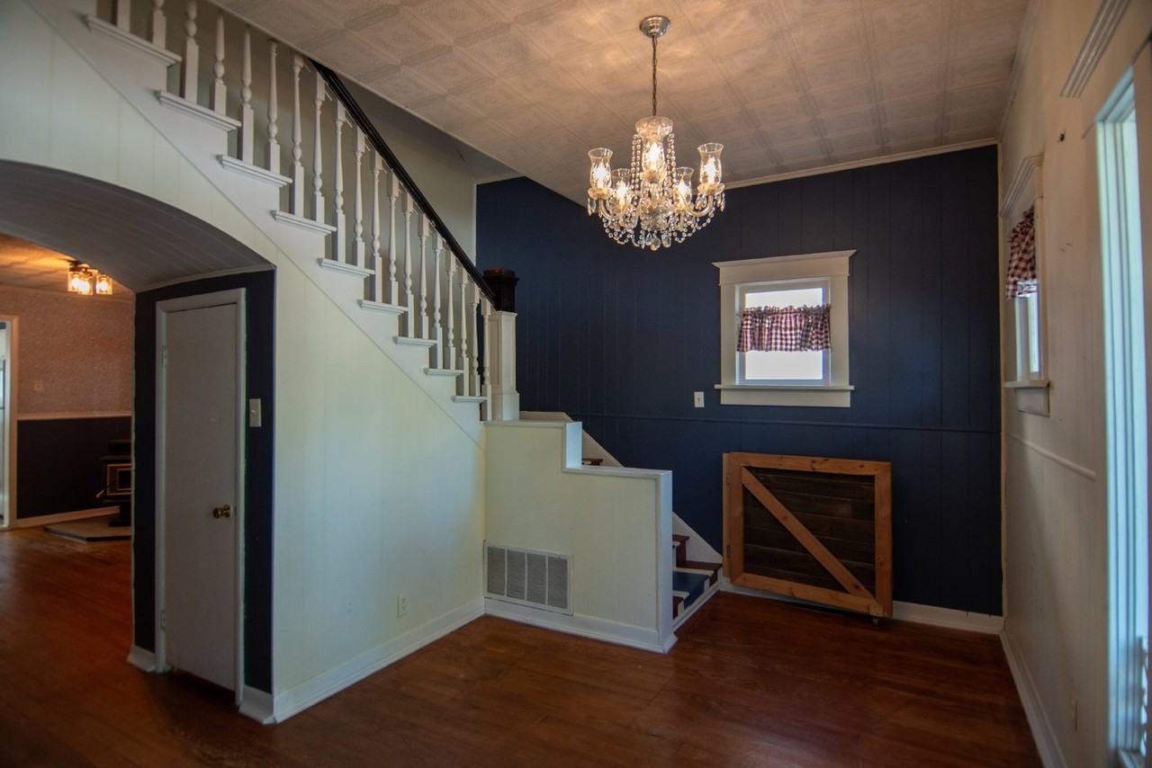 809 Lincoln St - Photo 3 of 50