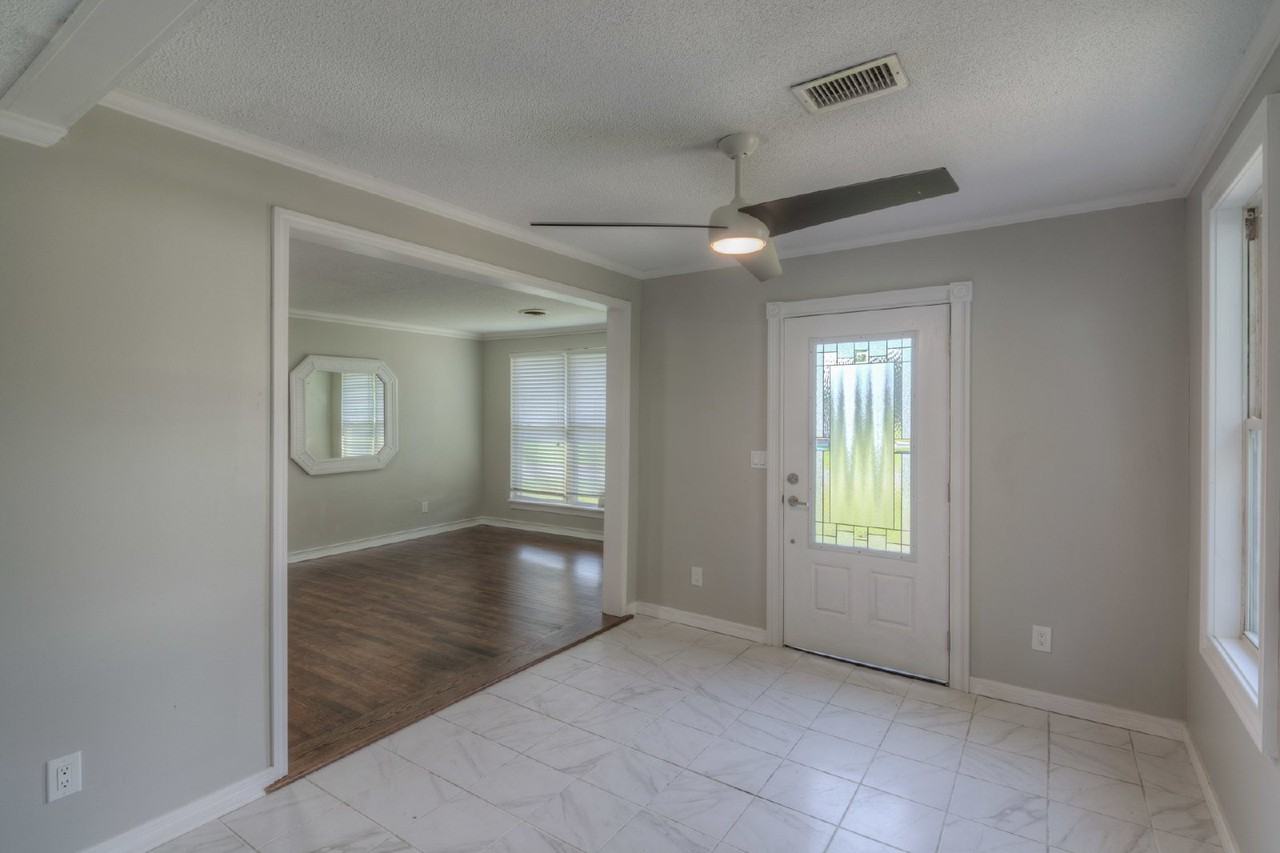 1001 Rue Max St - Photo 2 of 22