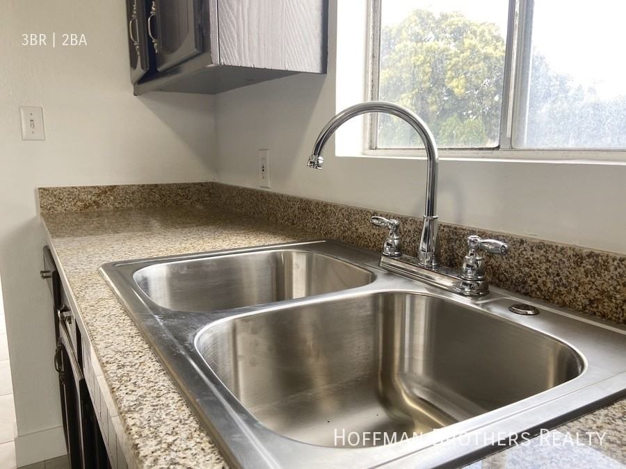 5040 W 135th St - Photo 2 of 10
