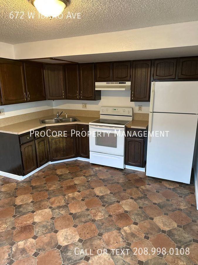 672 W Idaho Ave - Photo 2 of 16