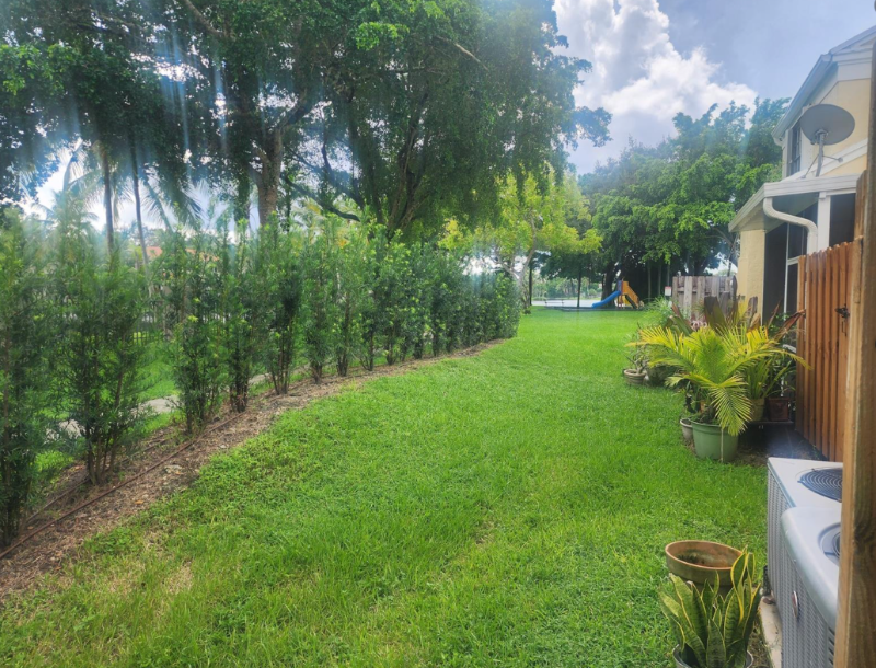 2937 Cambridge Ln - Photo 2 of 18