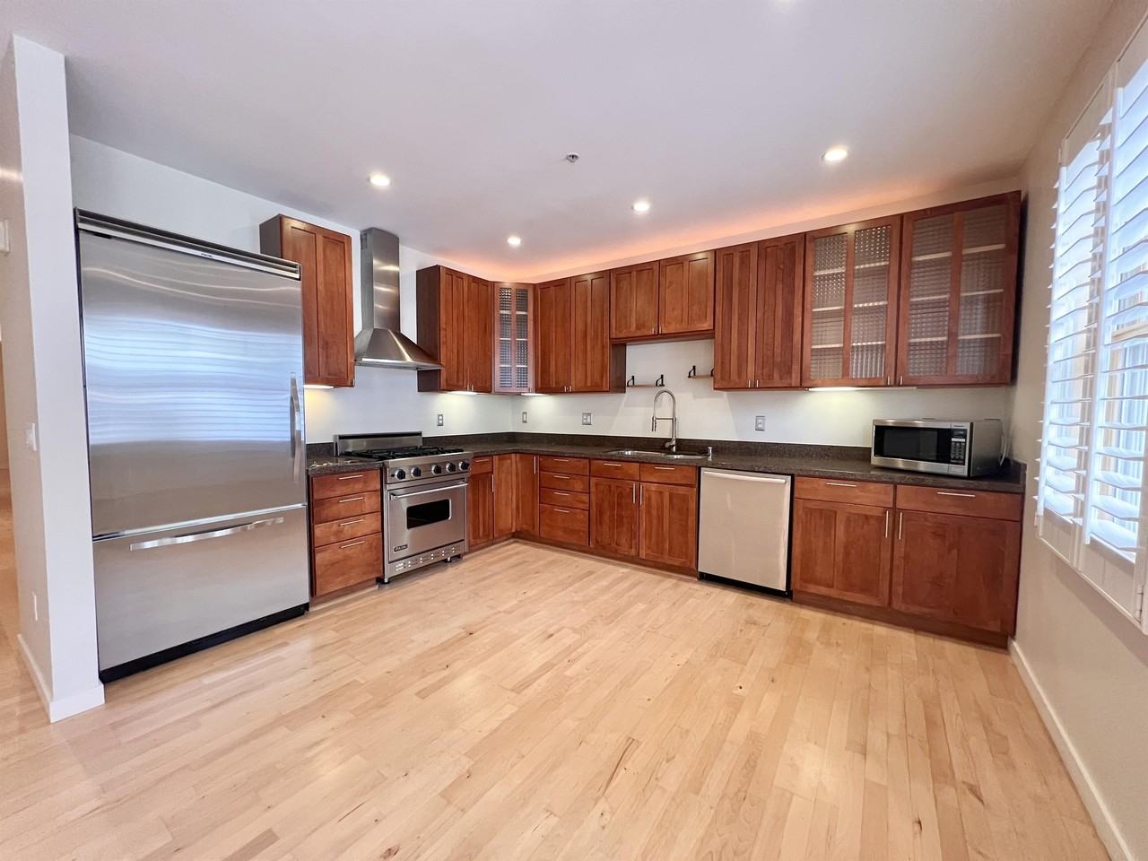 47 Rosemont Pl #MAIN - Photo 3 of 17