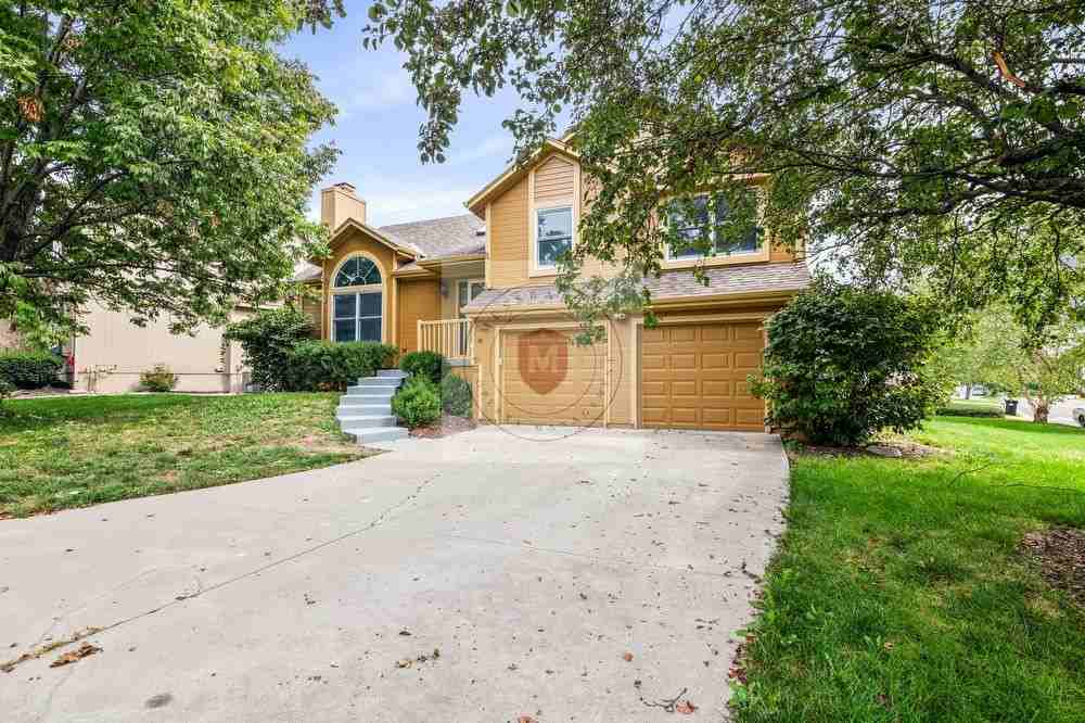 15719 Barkley St - Photo 3 of 37