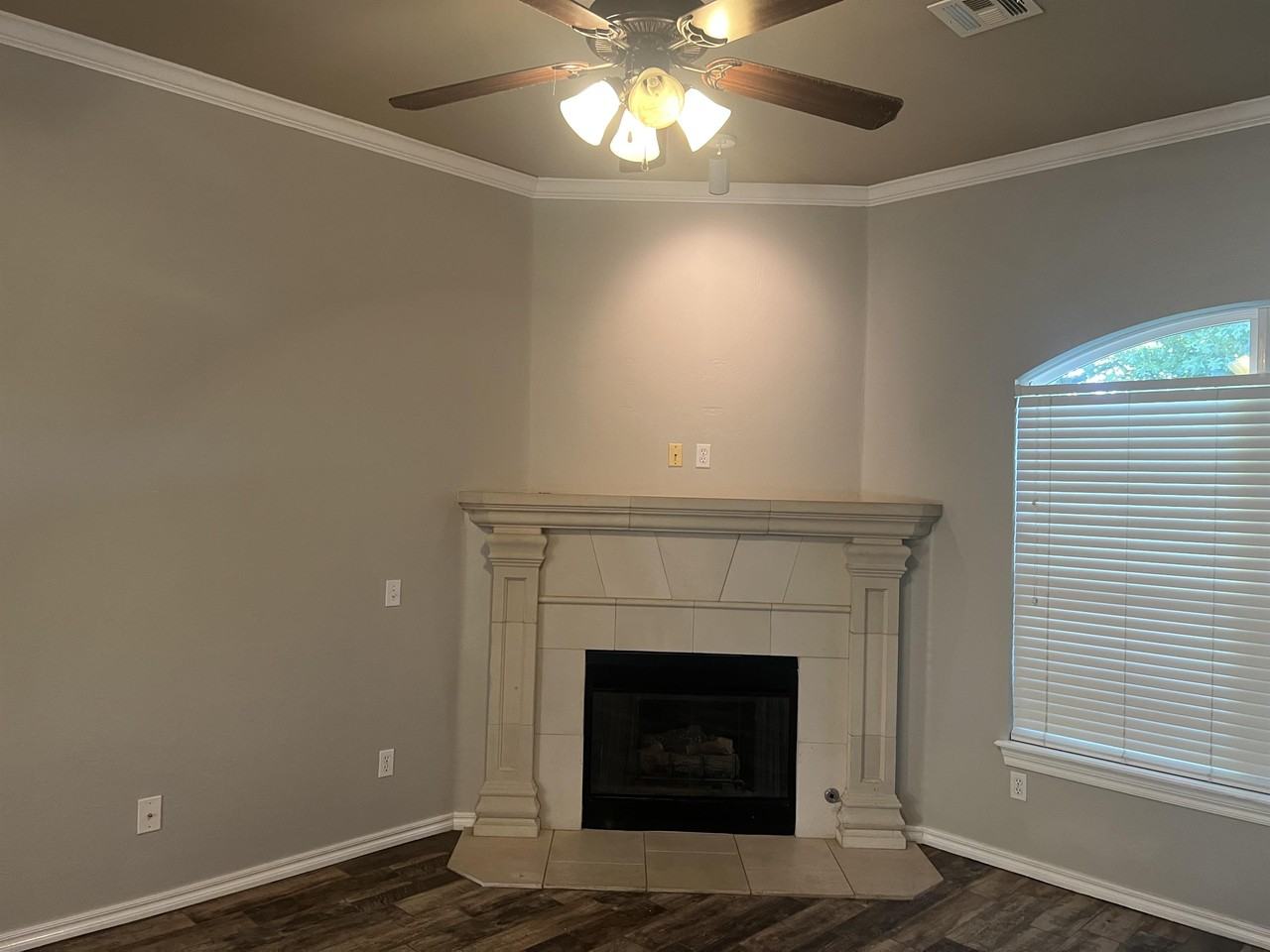 901 Greenfield Ave #1 - Photo 2 of 25