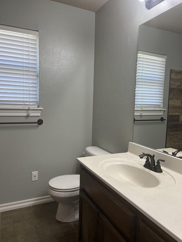 901 Greenfield Ave #1 - Photo 5 of 25