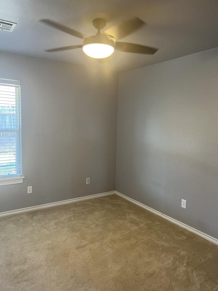 901 Greenfield Ave #1 - Photo 7 of 25