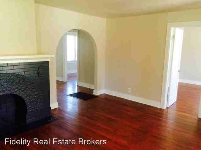 2401 Nw 22nd St - Photo 3 of 12