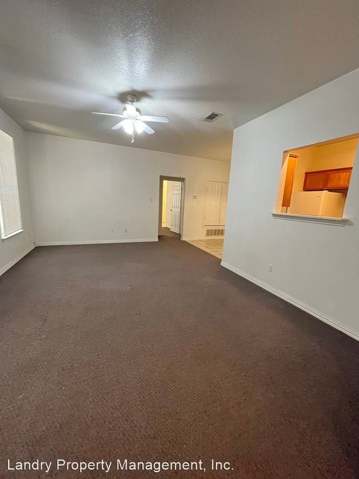 305 A Pecan St A-B & E-F - Photo 2 of 10