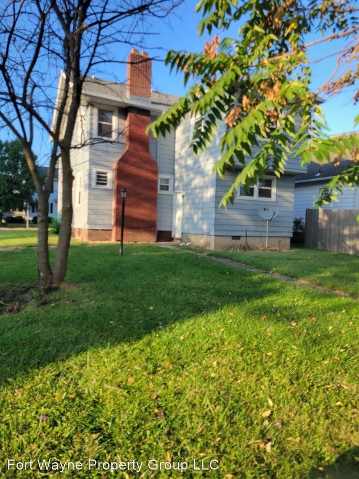 1027 W Packard Ave - Photo 2 of 21