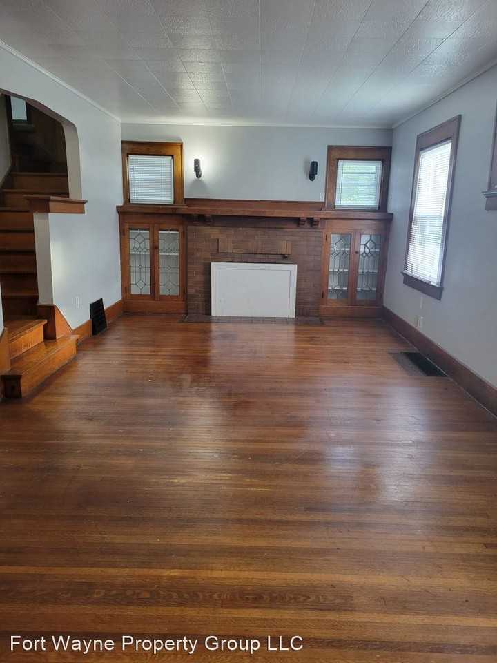 1027 W Packard Ave - Photo 3 of 21