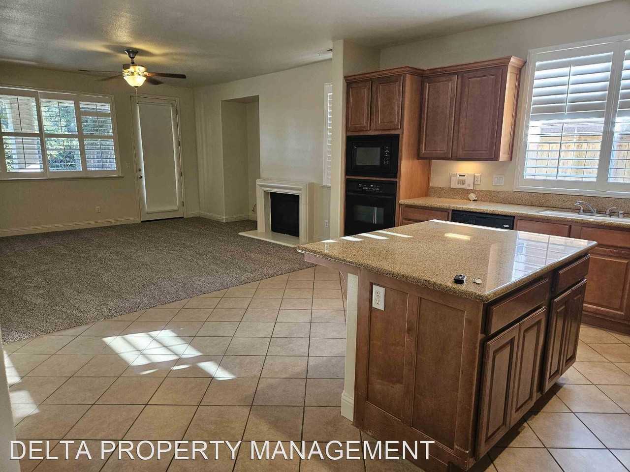 2704 Myrtle Ave - Photo 3 of 20
