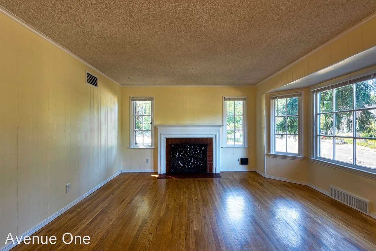 2701 Ne 90th St - Photo 2 of 20
