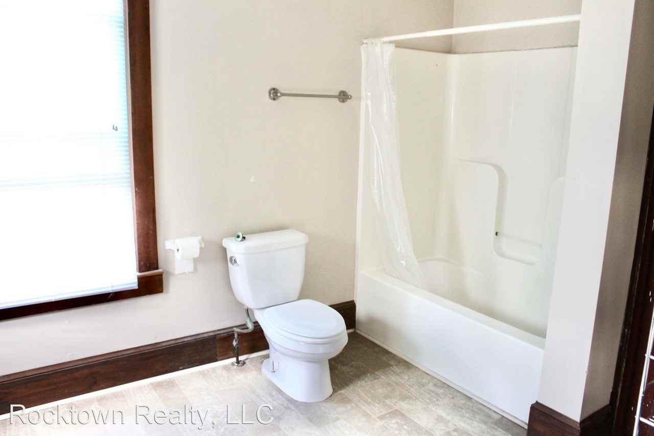 350 East Elizabeth Street - Photo 3 of 10