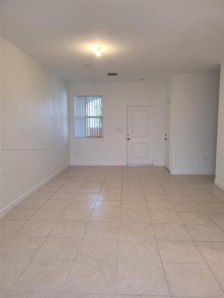 2685 Se 13th St #2685 - Photo 2 of 8