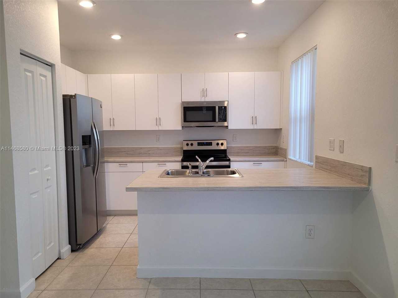2685 Se 13th St #2685 - Photo 3 of 8