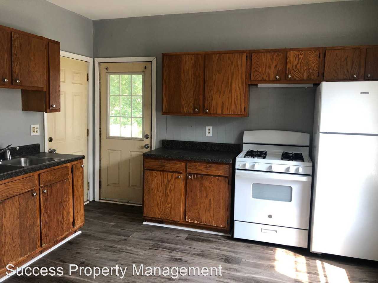 924 42nd Street - Photo 2 of 8