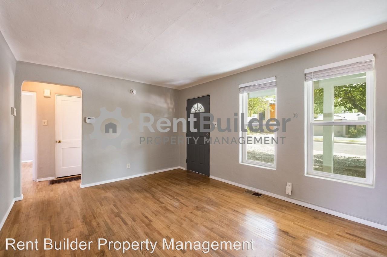 3405 Delano Ave Ne - Photo 3 of 18