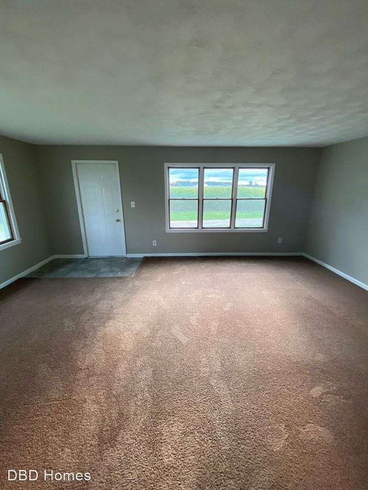 6596 E 800 S - Photo 2 of 11