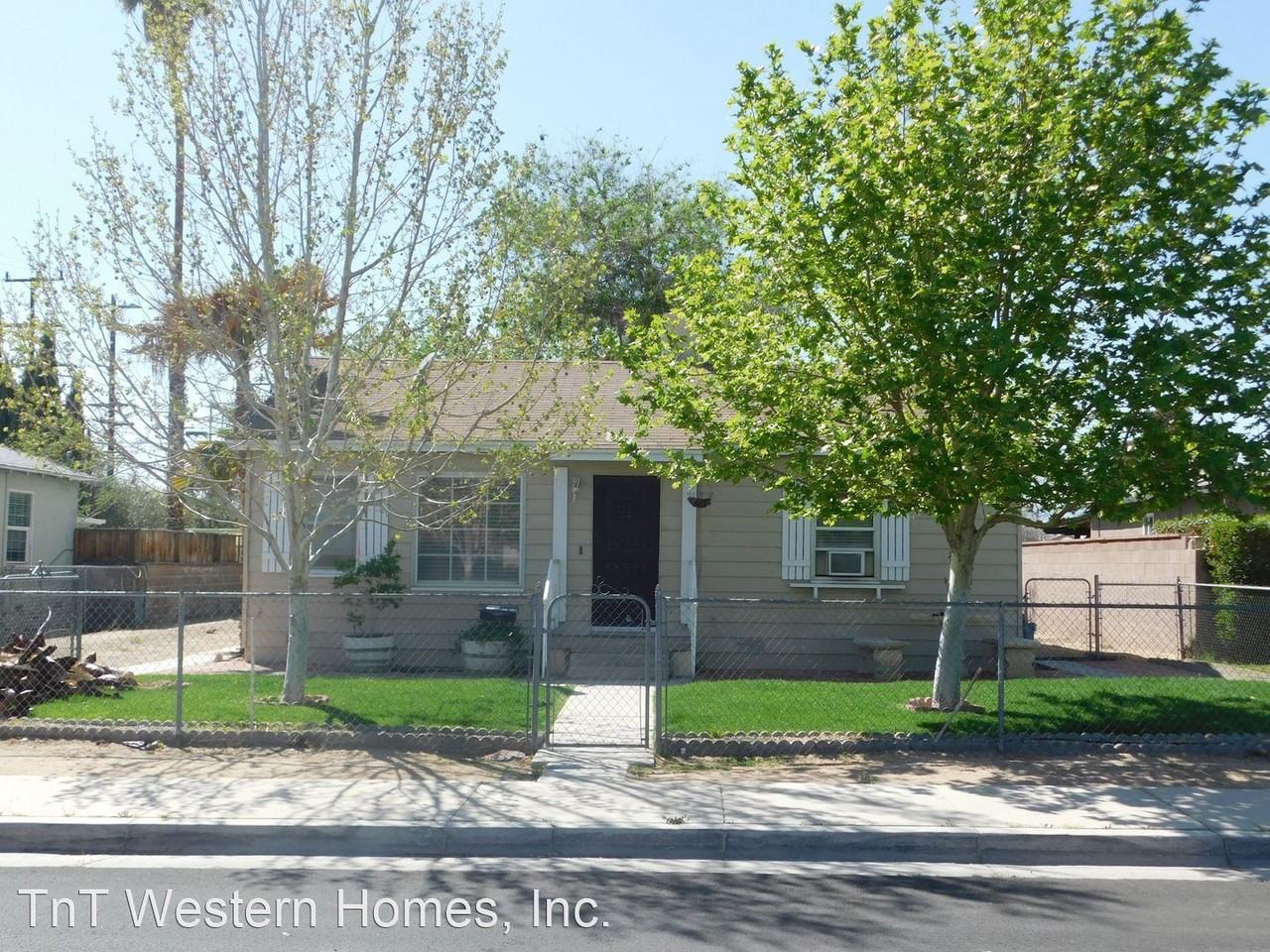 305 N Sanders St - Photo 2 of 15