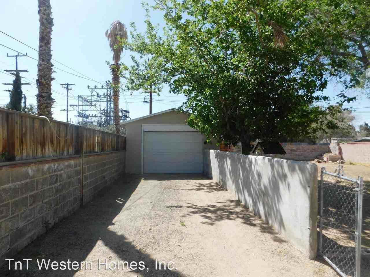 305 N Sanders St - Photo 3 of 15