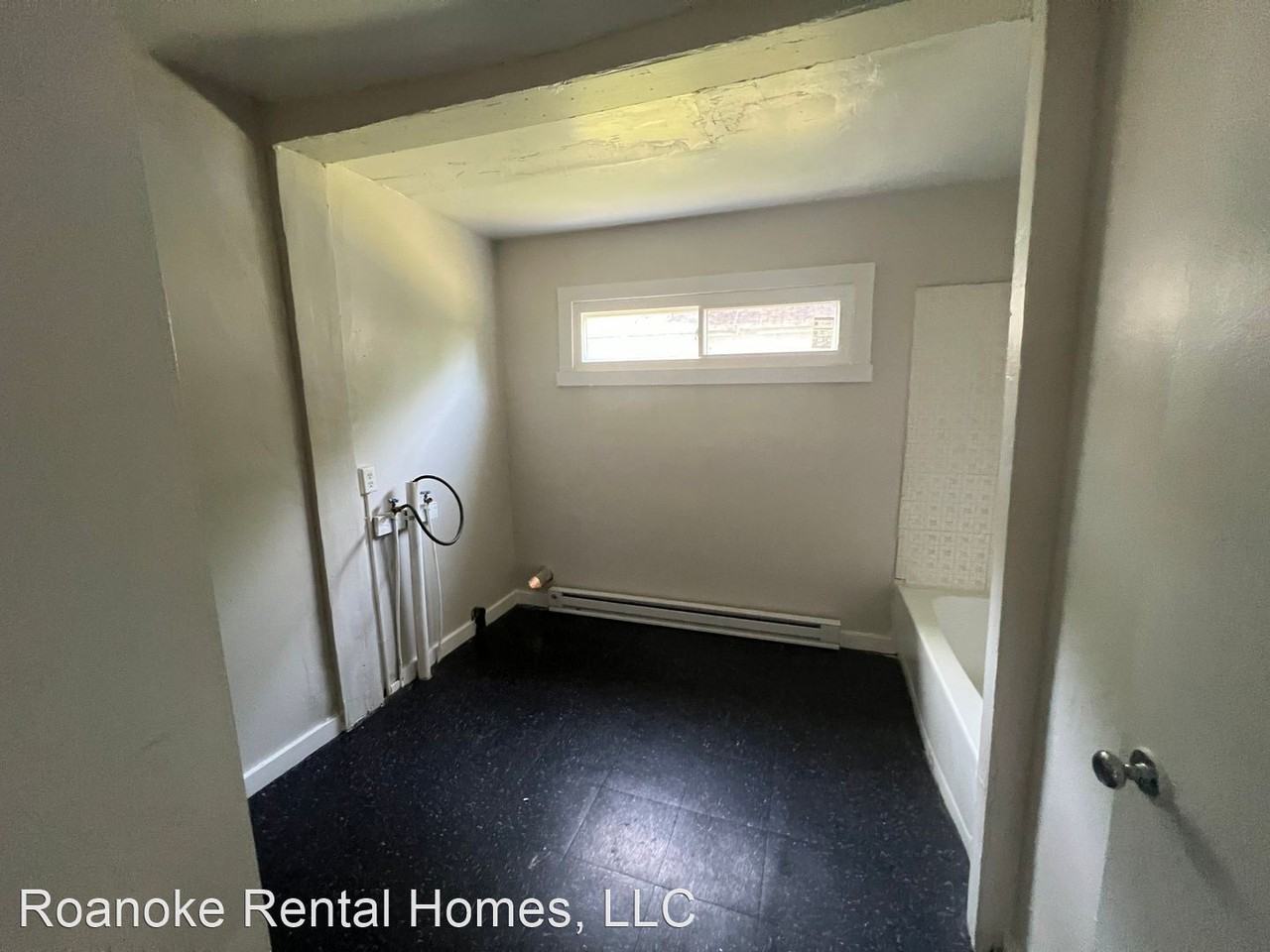 321 Dale Ave SE - Photo 3 of 8