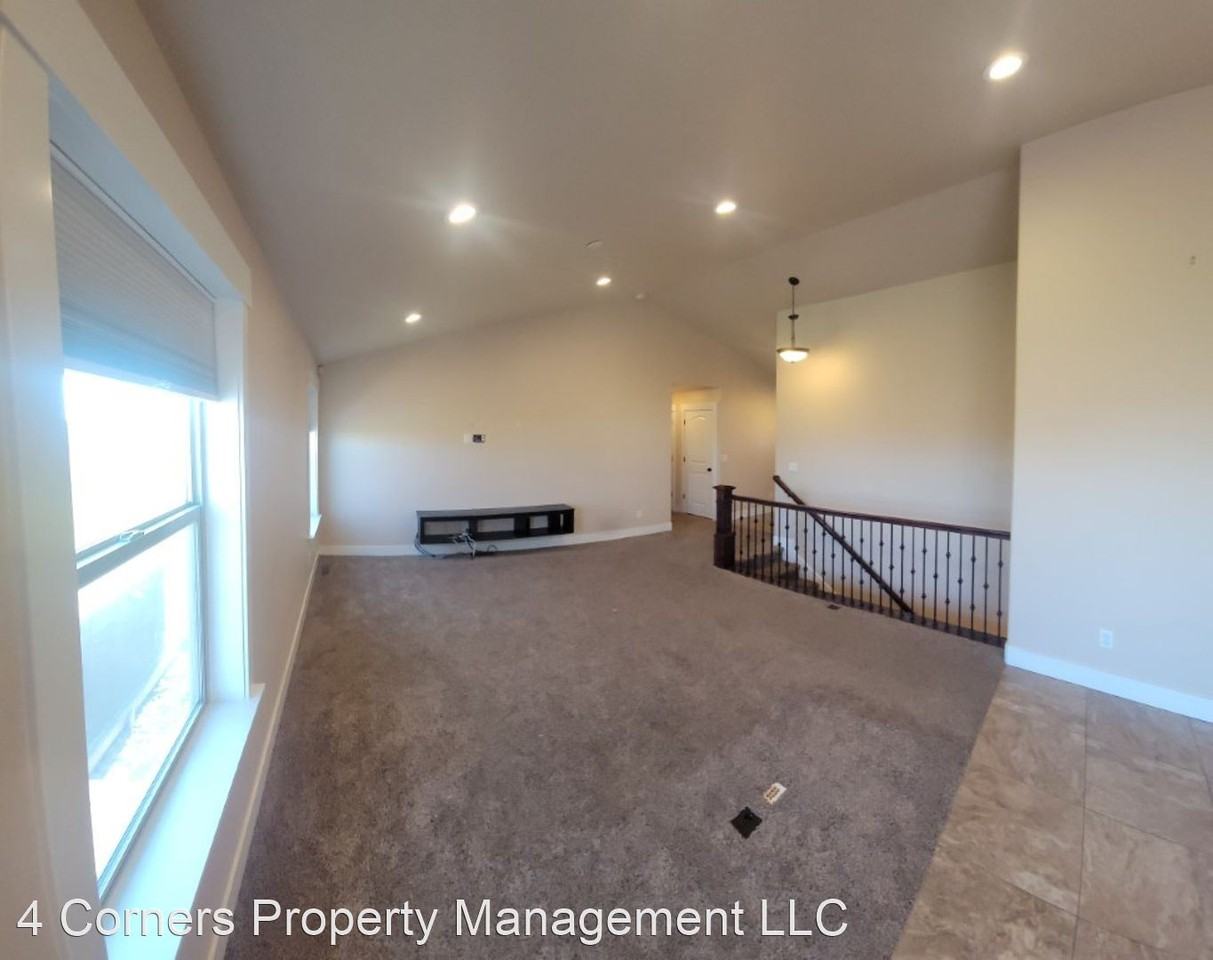 678 Mill Stream St - Photo 3 of 27