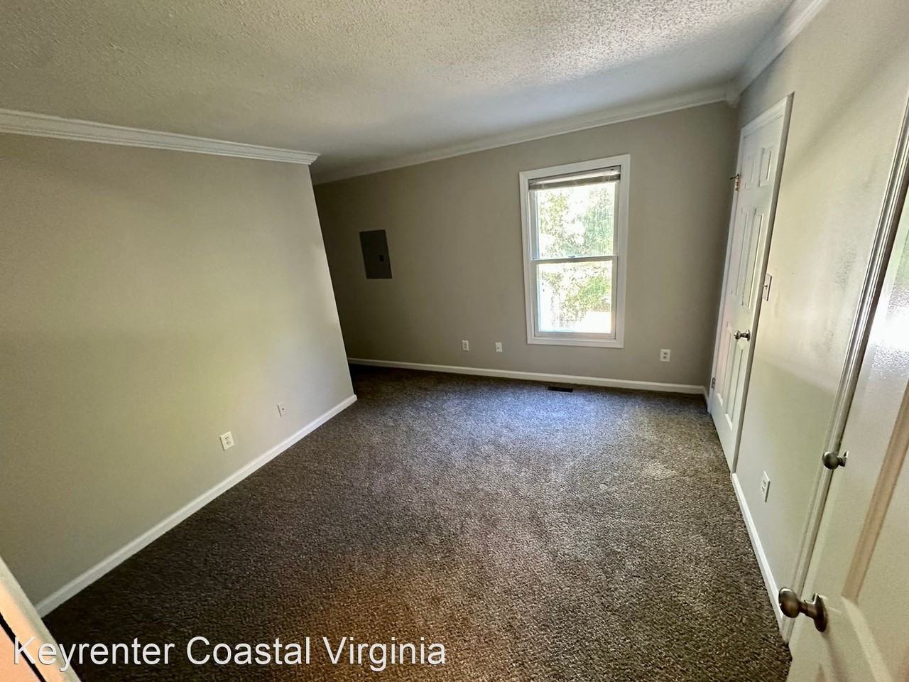 2102 Queen Annes Ct - Photo 3 of 7