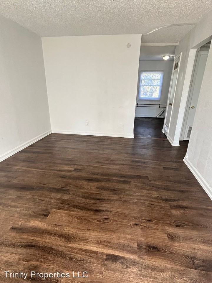 1012 Sw 33rd St - Photo 3 of 8