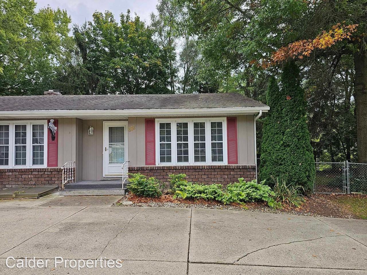 686 Dawn St SE - Photo 2 of 25