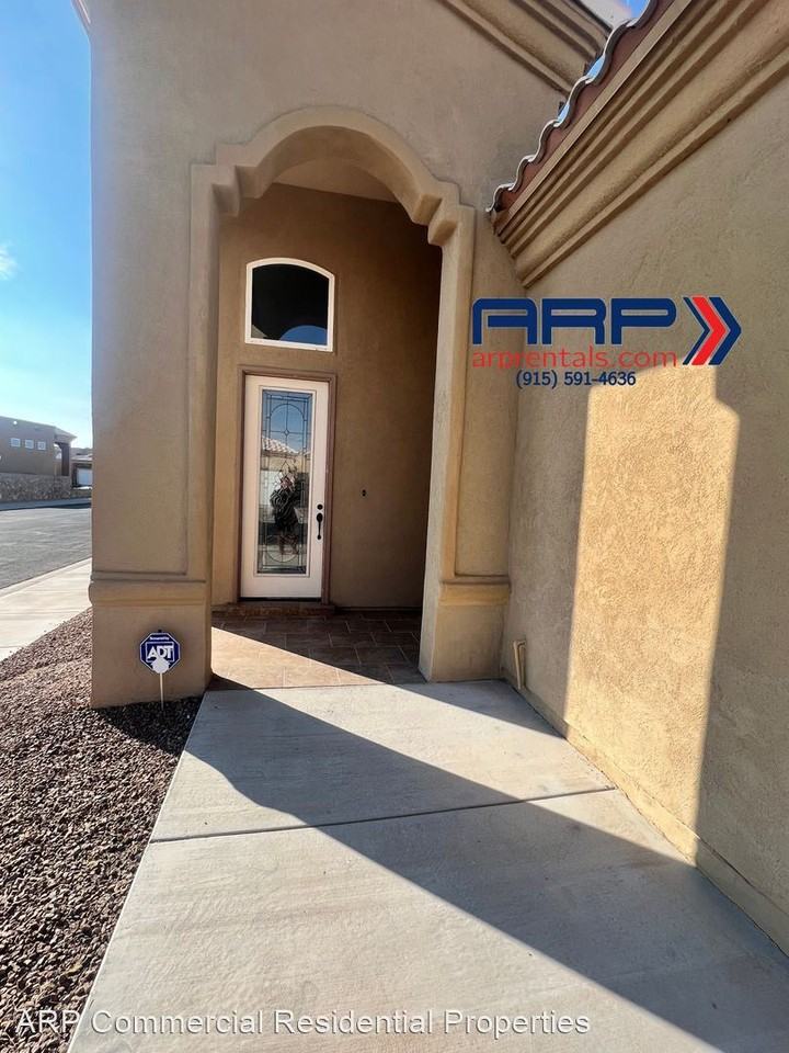 3651 Grand Bahamas Dr - Photo 2 of 21