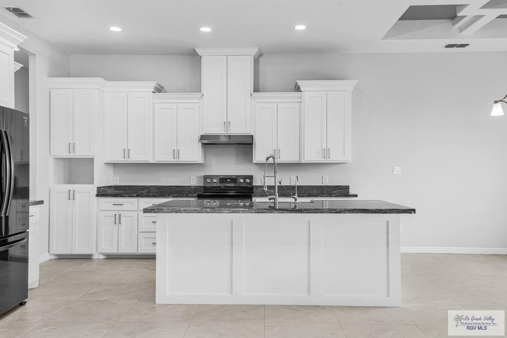 23910 Richmond Cir - Photo 3 of 13