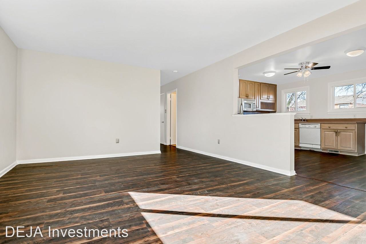 11 Dulles Dr W - Photo 2 of 8