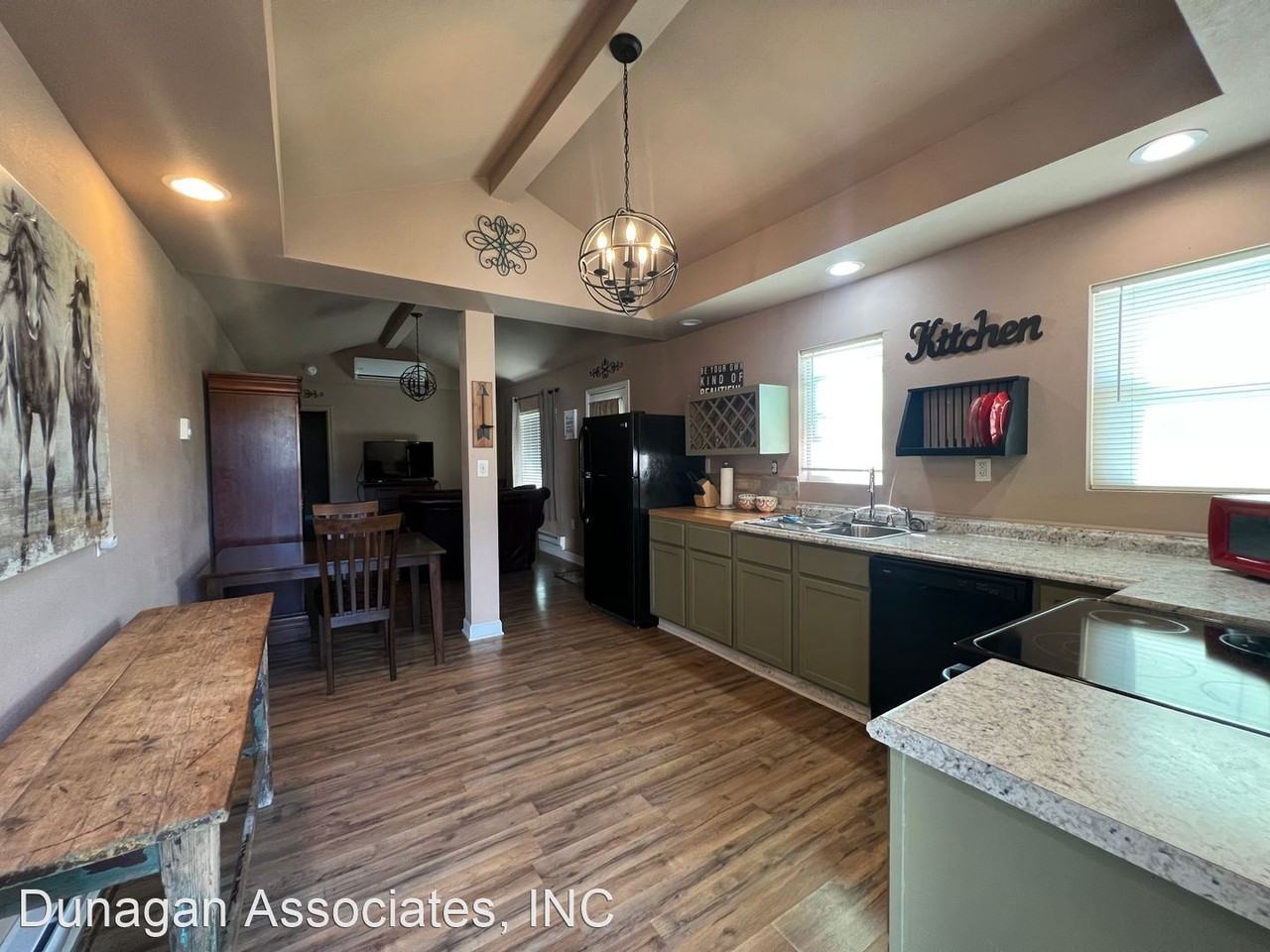 408 N Mesa A & B - Photo 2 of 10