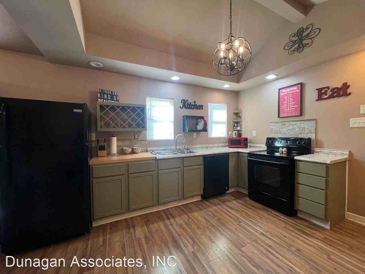 408 N Mesa A & B - Photo 3 of 10