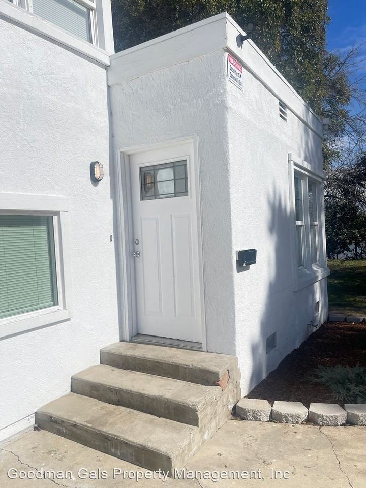 1113 - 1115 D St - Photo 2 of 8