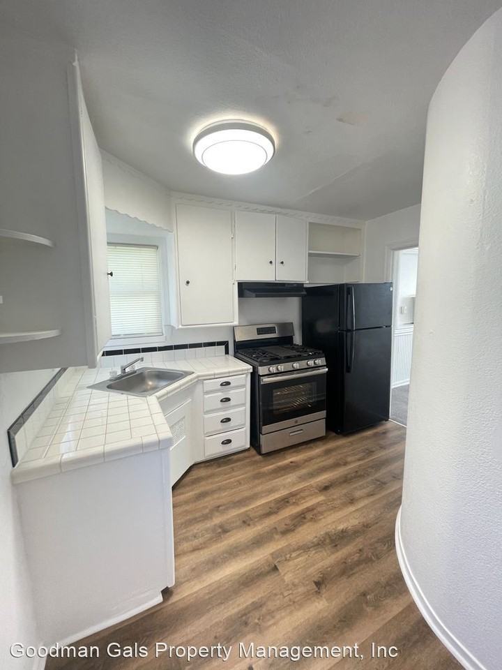 1113 - 1115 D St - Photo 3 of 8